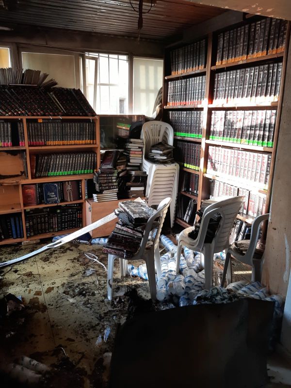 בית כנסת בירושלים עלה באש: 'ארון הקודש לא נפגע'