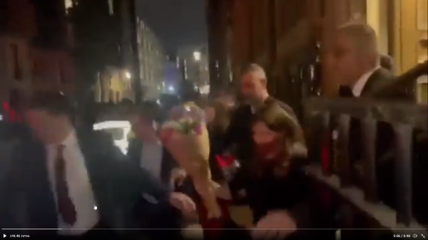 צפו: חוטובלי הוברחה בעקבות מחאה בלונדון