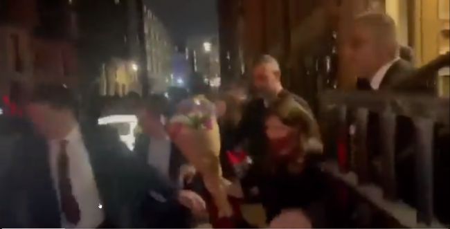 צפו: חוטובלי הוברחה בעקבות מחאה בלונדון