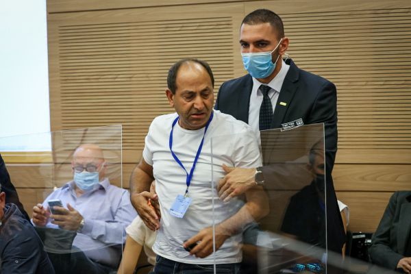 סוער בוועדת הכלכלה: רמי לוי הוצא מהדיון |צפו