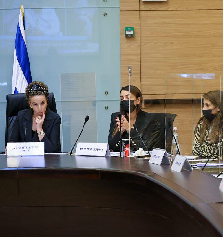 "נאלצו להבריח רופאים מבית החולים שלא יפגעו"