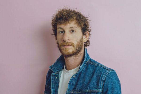 "הרשתי לעצמי ללכת רחוק" אלישע בנאי בסינגל חדש