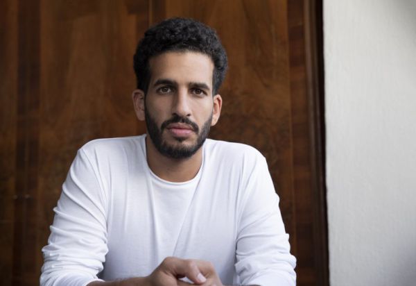 "מה בלילות" | בר צברי בשיר חדש