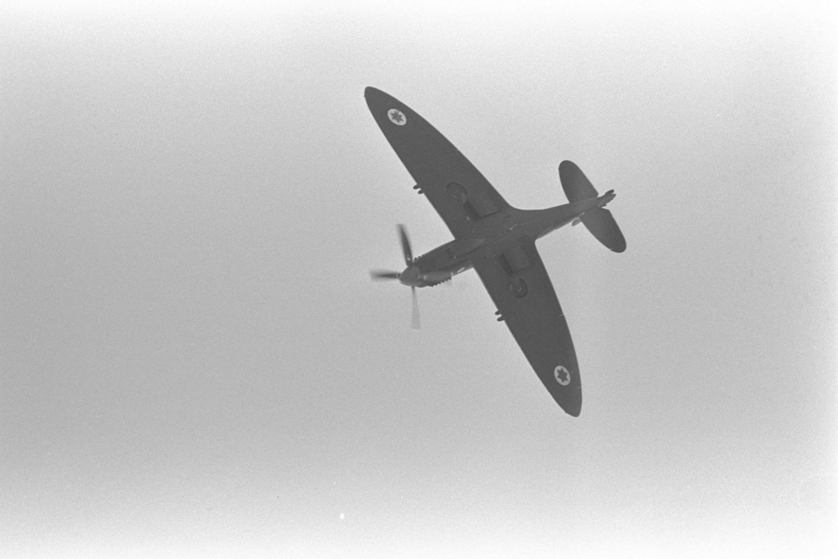 היום בהיסטוריה: מבצע הברחת הספיטפיירים לארץ