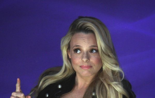 "בחזרה לילדות" יעל בר זוהר לוהקה לתוכנית נוסטלגית