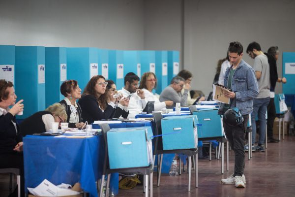 בין פריימריז לשלטון יחיד: איך נבחרו חברי הכנסת?