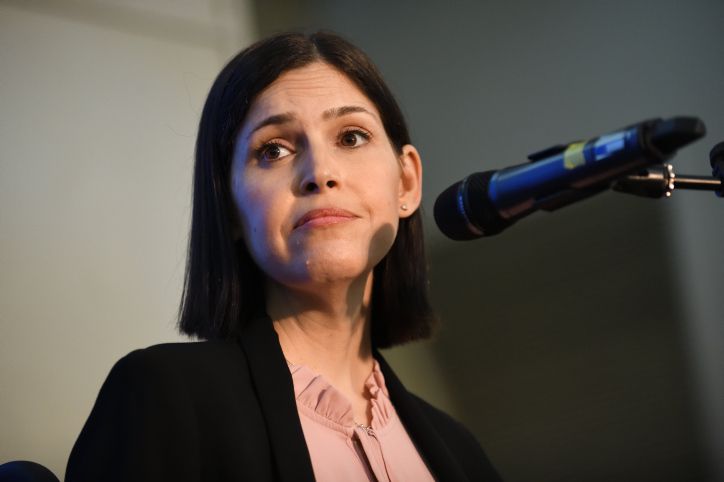 בבריטניה מאשימים: זו הסיבה שאלהרר לא נכנסה