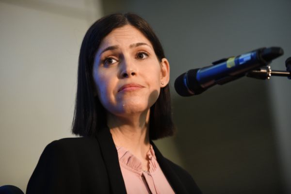 בבריטניה מאשימים: זו הסיבה שאלהרר לא נכנסה