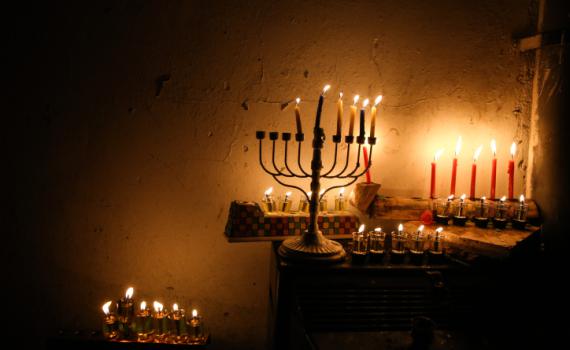 פתקים בחנוכיה: באיזו דרך הסגולות עוזרות לנו?