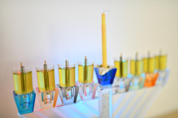 על הניסים שמאחורי שירי חנוכה המוכרים