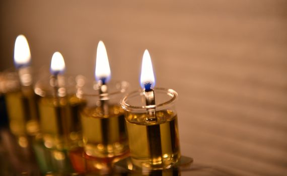 מתי מדליקים נרות חנוכה? הלכות חנוכה תשפ"ב 2021