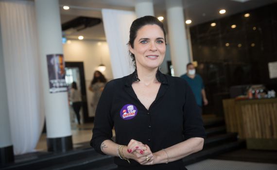 ח"כ אמילי מואטי אומתה לקורונה; כמה ח"כים חולים?