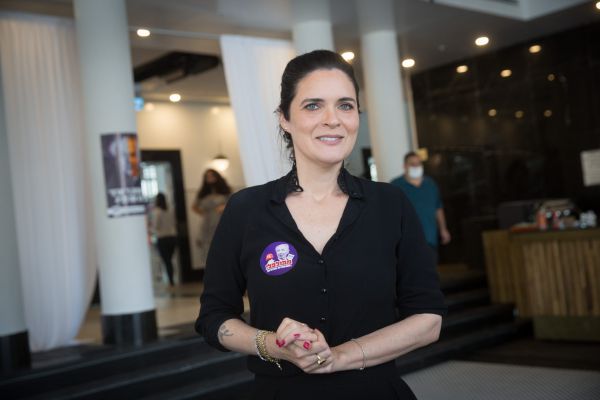 ח"כ אמילי מואטי אומתה לקורונה; כמה ח"כים חולים?