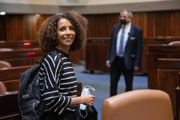 עולם הפוך: האופוזיציה אישרה חוק לקואליציה