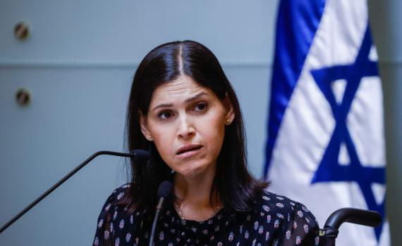 אחרי המבוכה: הפיצוי לשרת האנרגיה קארין אלהרר