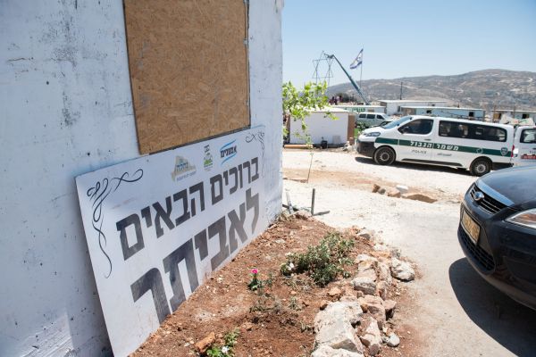 במרצ תוקפים: "כניעה לאלימות מתנחלים"