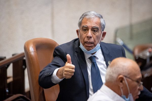 סגני יו"ר הכנסת הסירו את החרם נגד מיקי לוי