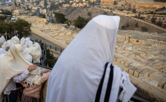 צפו: קצר על הפרשה |מתפללים וזה לא עוזר- למה?