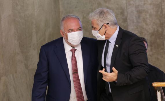 פטור ללפיד: החוק שישנה את הרכב קבינט הקורונה