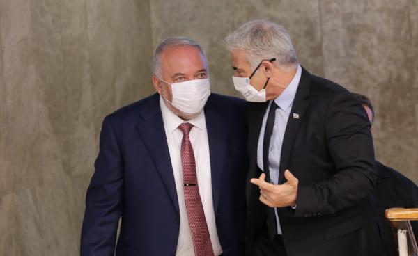 פטור ללפיד: החוק שישנה את הרכב קבינט הקורונה