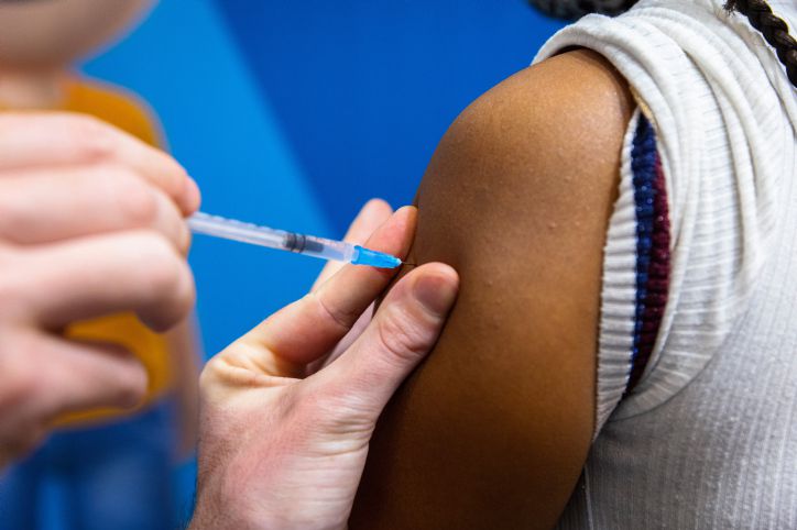 גל הקורונה משתולל: אירופה מרחיבה את הבוסטר