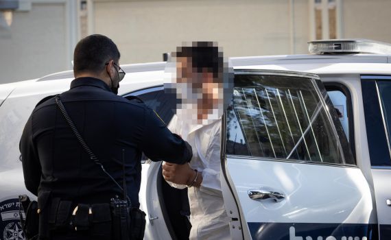 כתב אישום מזעזע: דקר וחתך את אמו עשרות פעמים