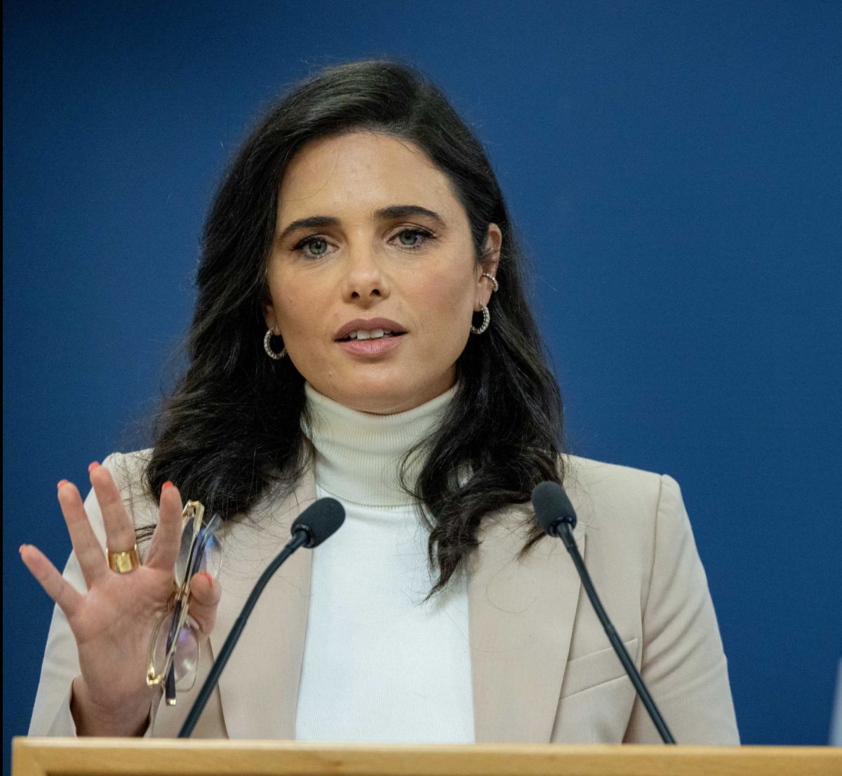 בליכוד שוקלים לתמוך בחוק המסתננים של שקד