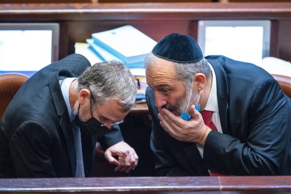 סערת איכוני השב"כ: האופוזיציה בהצעה מפתיעה