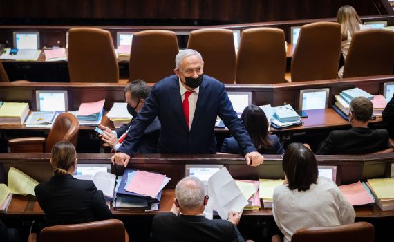 מתגעגע? נתניהו התבלבל והצביע עם הקואליציה. צפו