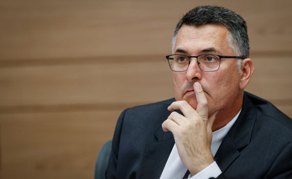 היועמ"ש: שני הנושאים שאסור לגדעון סער להתעסק