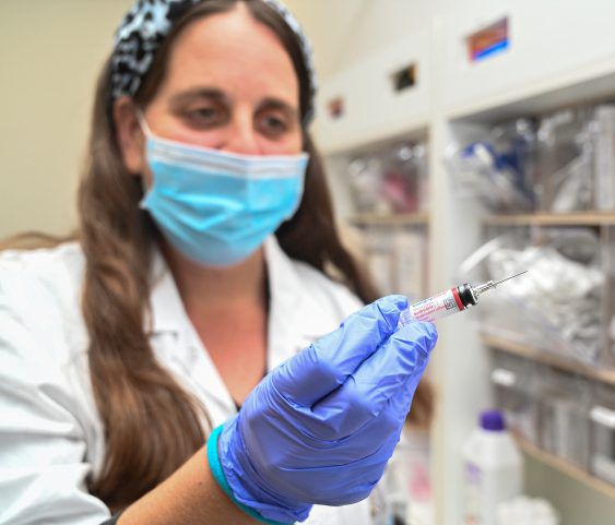 עדויות מהמעבדה: הבוסטר מייצר נוגדנים חזקים יותר