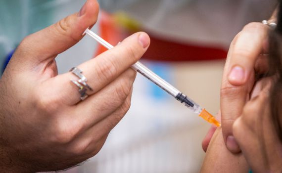 אחרי ישראל: מדינה נוספת שוקלת חיסון רביעי