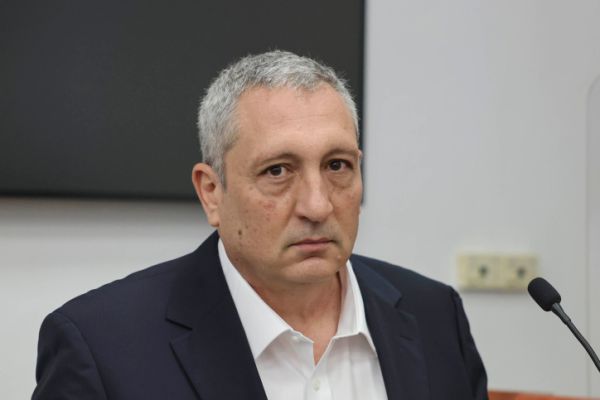 ניר חפץ העיד בבכי: "הופעלו עליי לחצים"