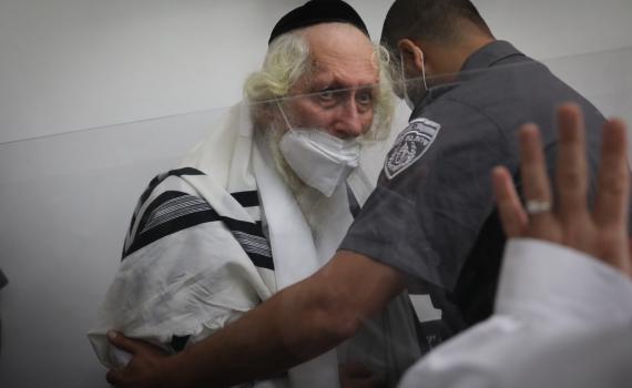 אליעזר ברלנד הודה בחקירה בעבירות המיוחסות לו