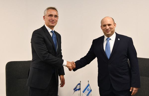 בנט סיים את פגישותיו, נפגש גם עם מזכ"ל נאט"ו