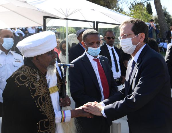 הנשיא בסיגד: "אלפים עוד מחכים לעלות לישראל"