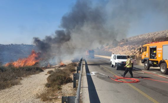 4 מוקדי שריפה סמוך להר גילה, כבישים נחסמו לתנועה