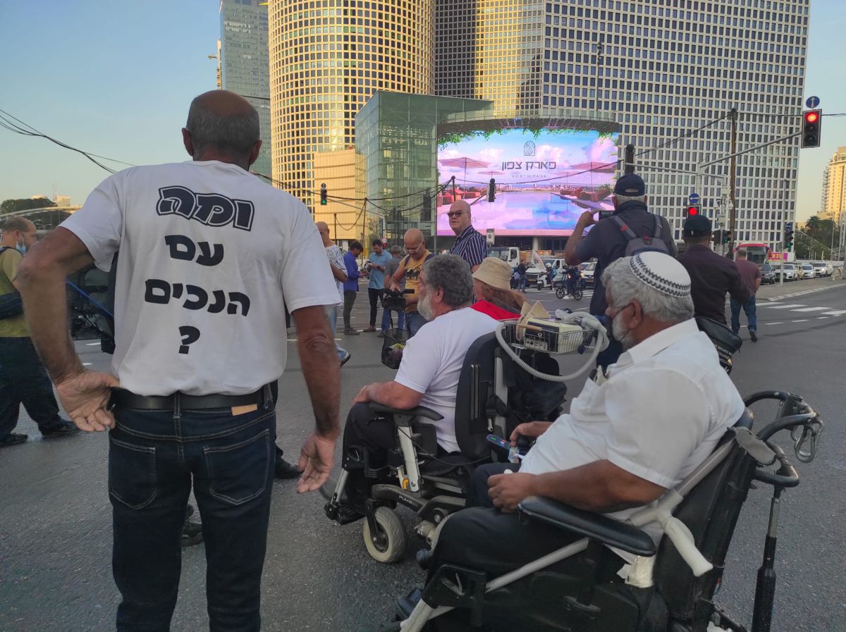 מחאת הנכים: נחסמה צומת קפלן-עזריאלי בתל אביב