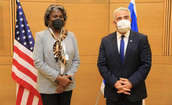 לראשונה בארץ: לפיד פגש את שגרירת ארה"ב באו"ם