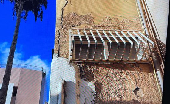 לקראת קריסה נוספת? פונה בניין מגורים בבית ים