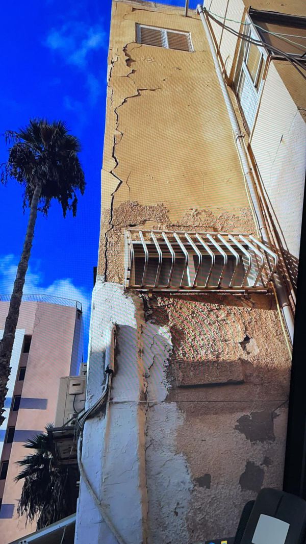 לקראת קריסה נוספת? פונה בניין מגורים בבית ים