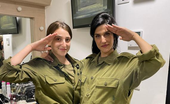 צפו: מגי אזרזר חושפת מה יש לה בבטן ופורשת מהבמה