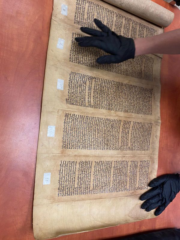 ערבי נעצר בחשד לגניבת ספר תורה בן מאות שנים