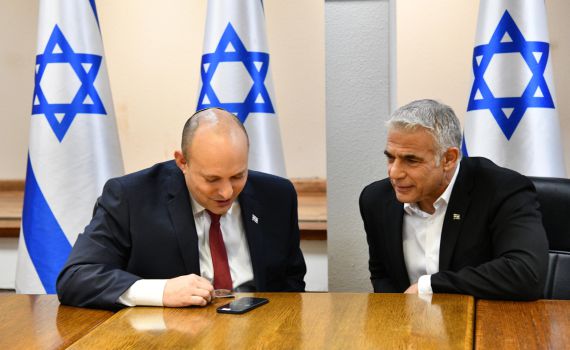 שיחה ראשונה של לפיד ובנט עם הזוג אוקנין: צפו