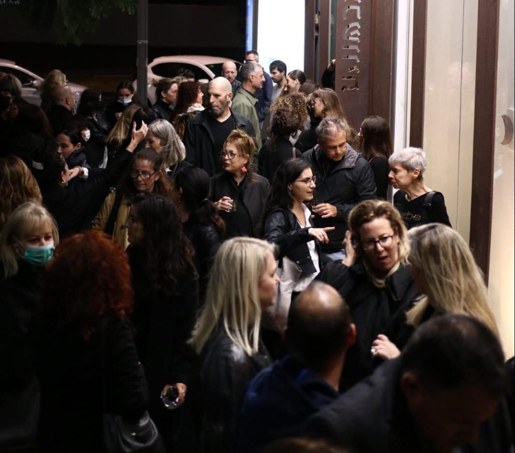 האמנית הישראלית פתחה תערוכה ומכרה את כל היצירות