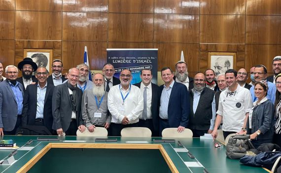 כלפון יוצא לביקור בצרפת: "מסר עוצמתי של חיבור"