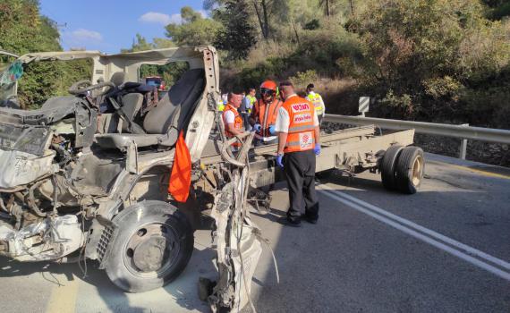 נהג משאית נהרג בתאונה בכביש 375 | הכביש נחסם