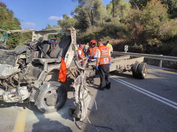 נהג משאית נהרג בתאונה בכביש 375 | הכביש נחסם