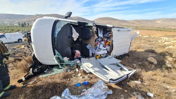 פצוע קשה בהתהפכות רכב ליד כוכב השחר
