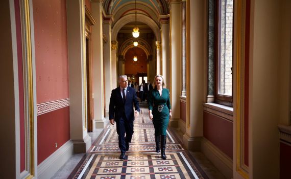 לפיד על ההסכם עם בריטניה: הוא must-must